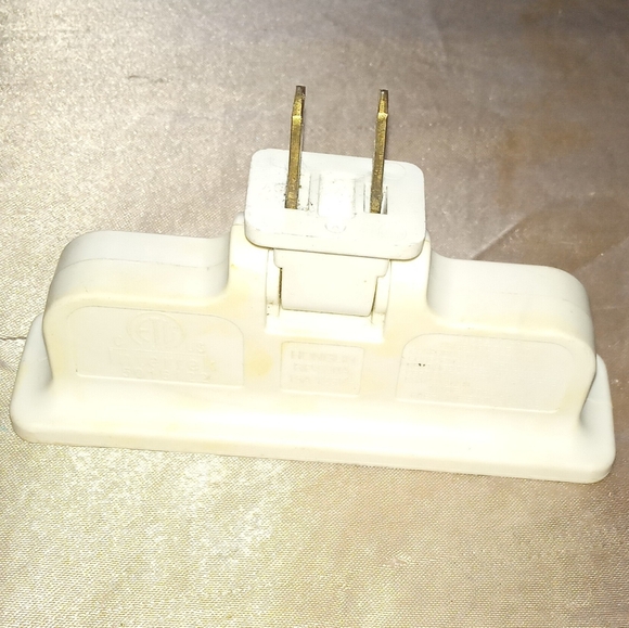Intertek Outlet Adapter - Picture 3 of 3